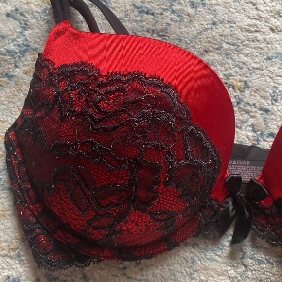 Good condition 32DD red and black lace Victoria secret push up bra! - Picture 7 of 14